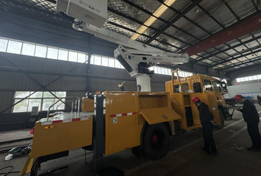 登高檢修電源車油液污染度在線監測應用案例:IFJ-3BW油液污染度傳感器助力設備可靠運行 圖1.png